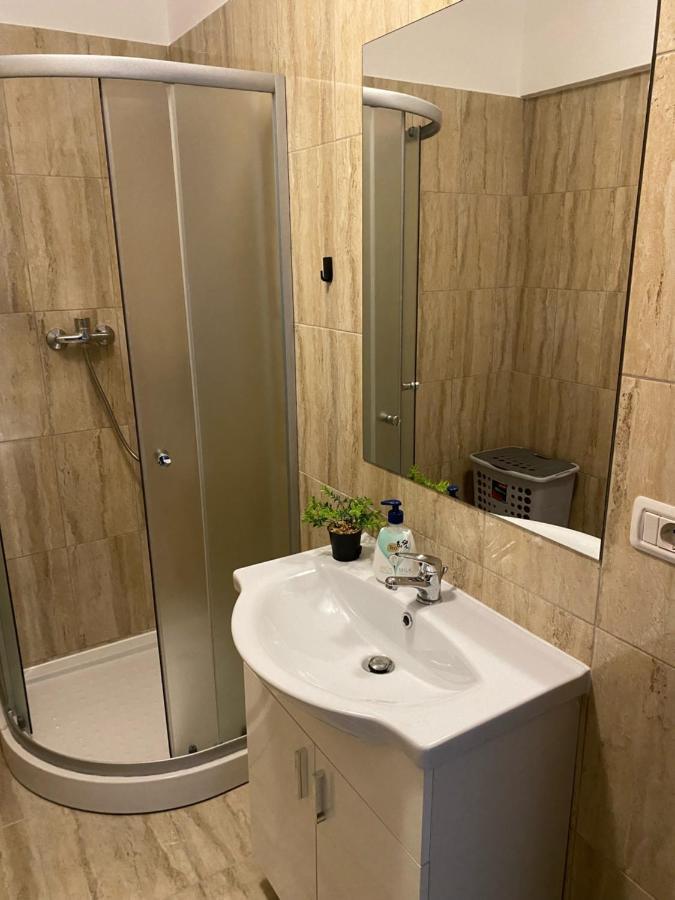 Mall Luxury Apartments Бакэу Экстерьер фото
